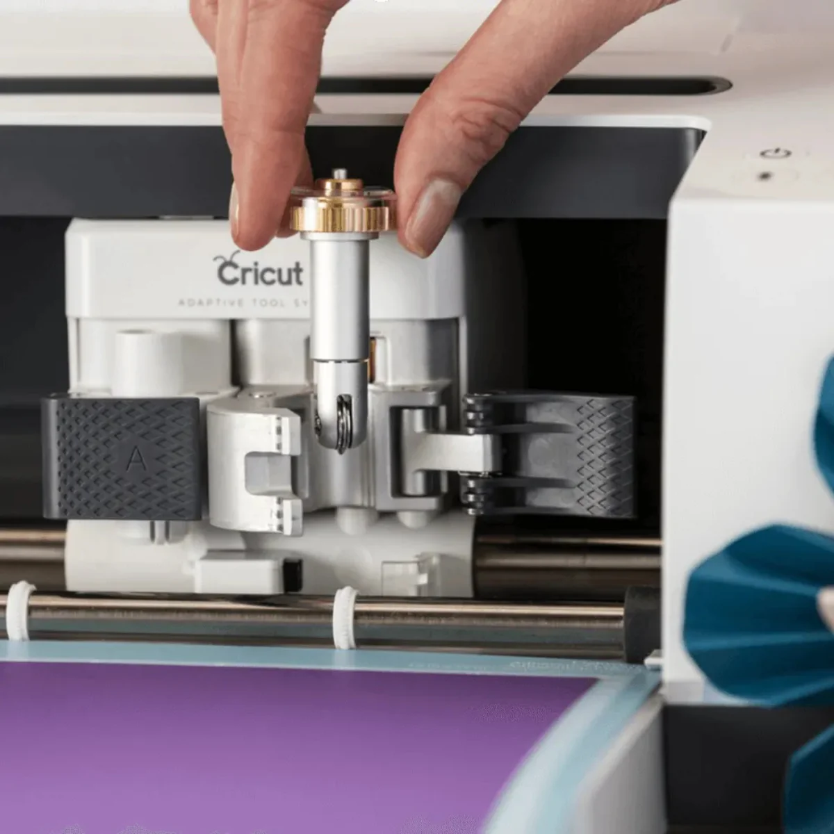 סכין 01 Cricut Scoring Wheel Tip + Drive Housing - Image 3